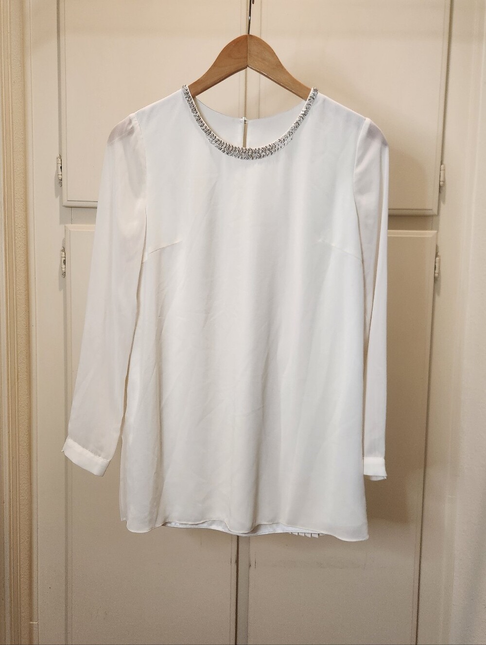 Joan white flowy long sleeves blouse